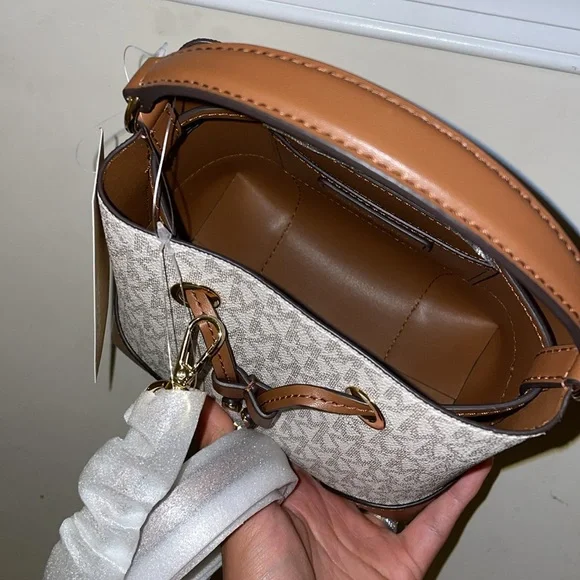 Michael Kors XS Suri Mini Bucket Crossbody Drawstring - Picture 6 of 9